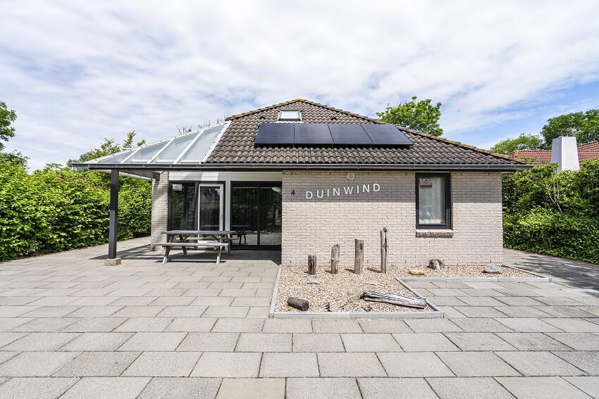 Vrijstaande vakantiewoning op het autoluwe vakantiepark Westduin direct aan duin en strand Dishoek.